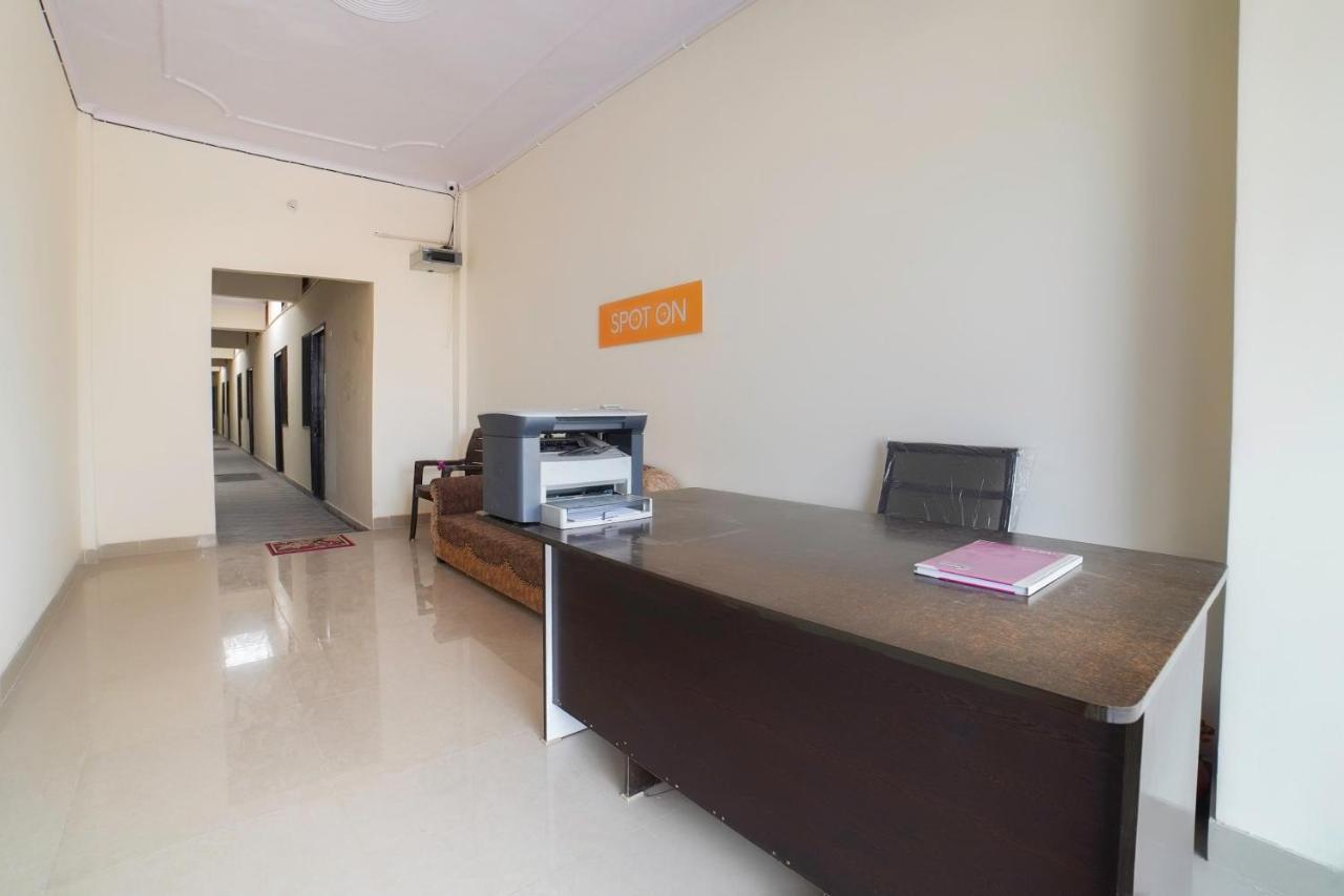 Spot On 67119 Hotel Shivam Residency Rāmpura Extérieur photo
