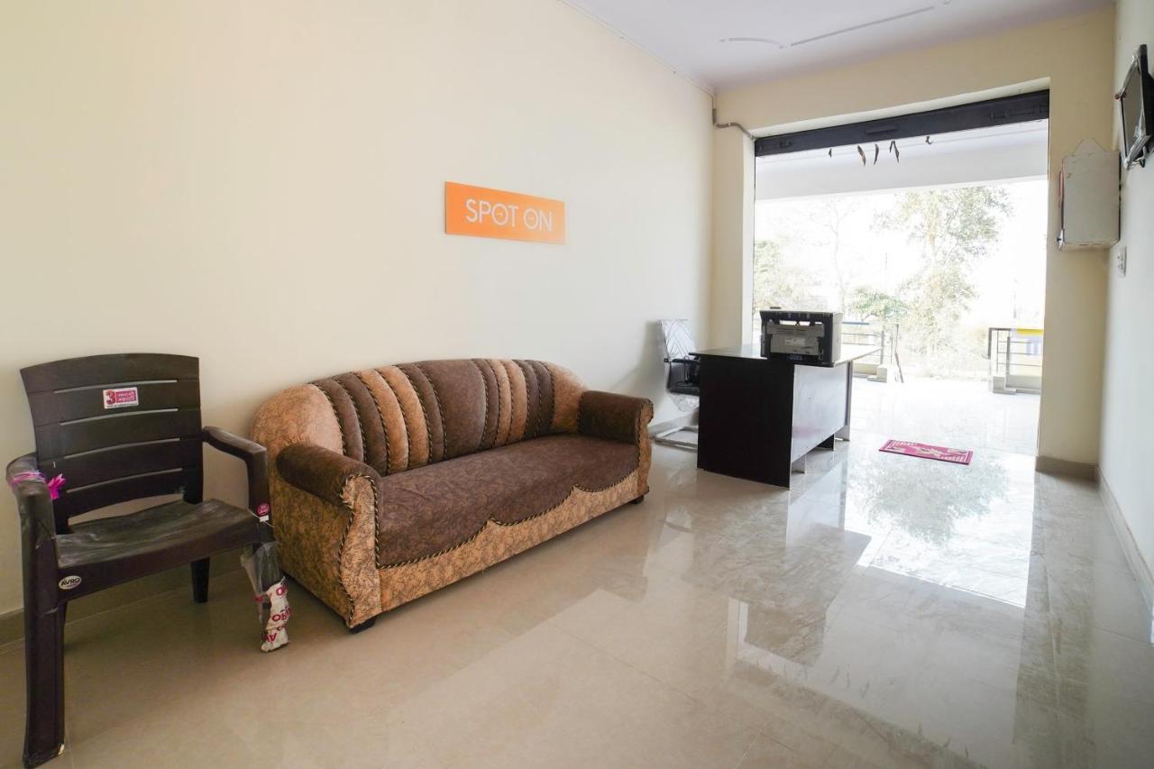 Spot On 67119 Hotel Shivam Residency Rāmpura Extérieur photo